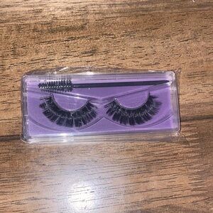 Black False Eyelashes with Brush